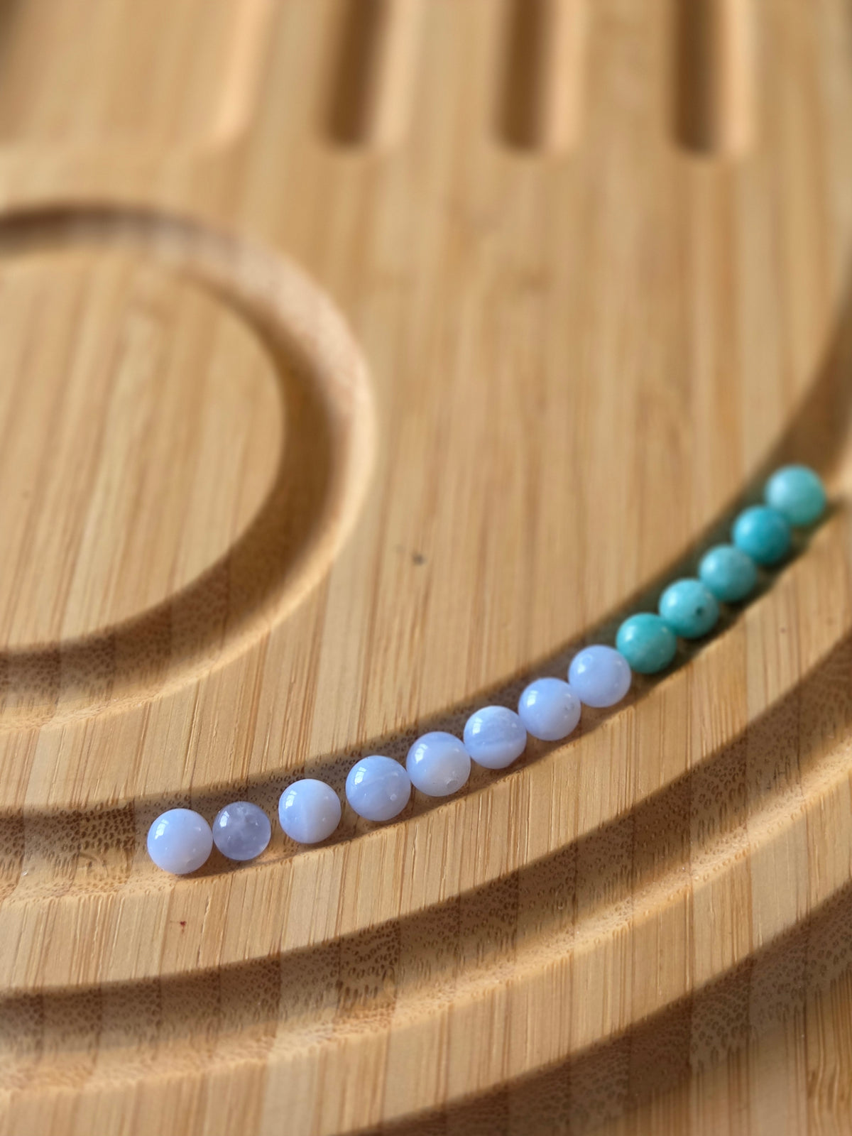 108 Perlen. Jeder Knoten von Hand.