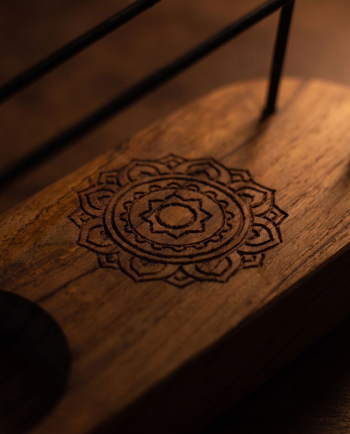 Teakholz mit *Mandala*-Muster